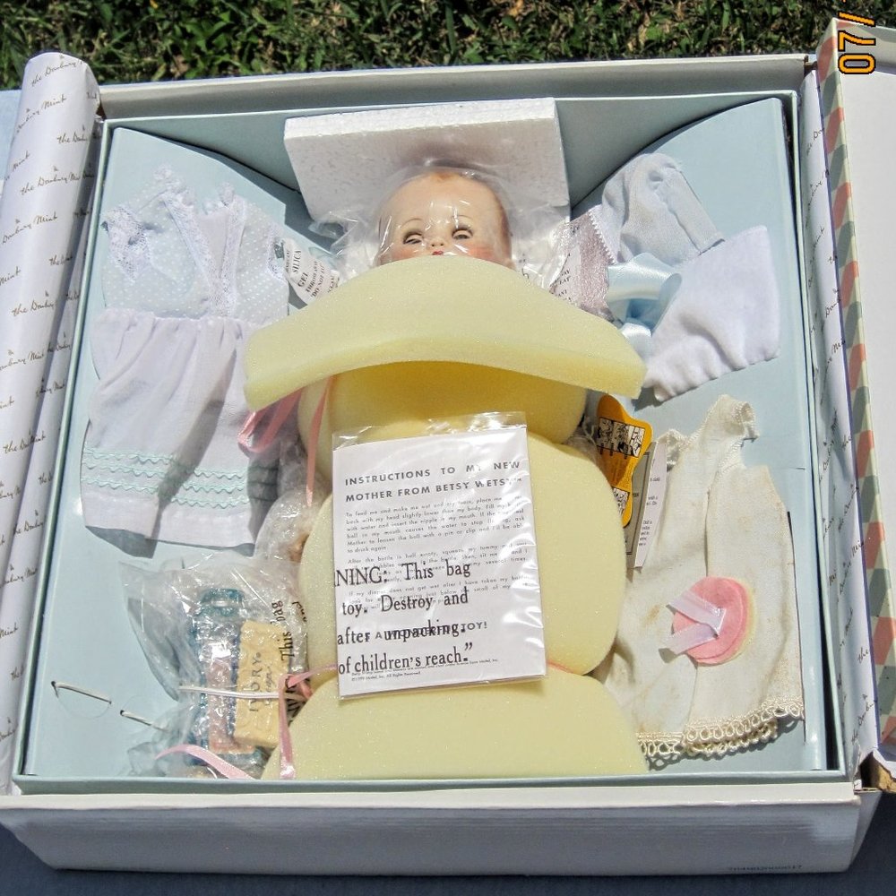 NIB Danbury Mint Betsy Wetsy porcelain doll